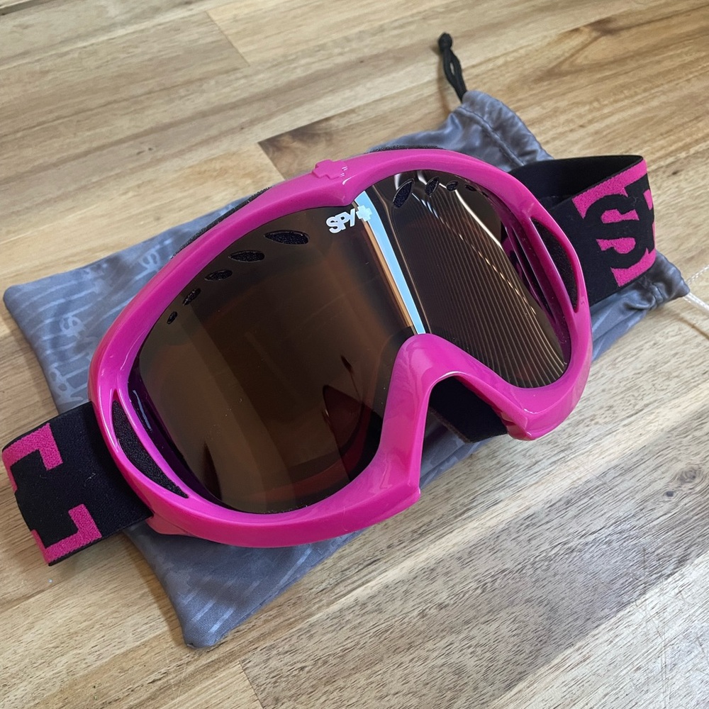 Woman’s Spy Snowboarding Goggles